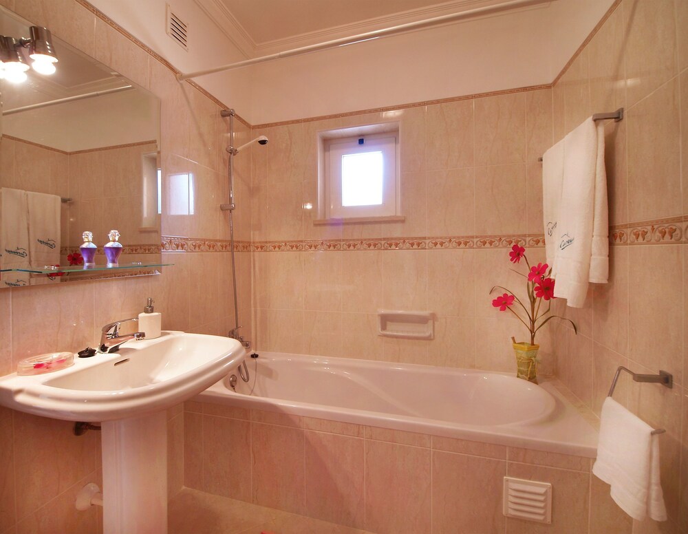 Family Apartment, 2 Bedrooms, Balcony - Bathroom