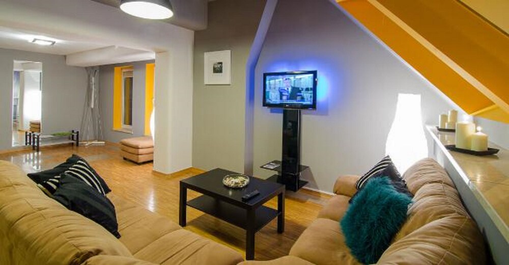 Duplex, 2 Bedrooms () - Living Area