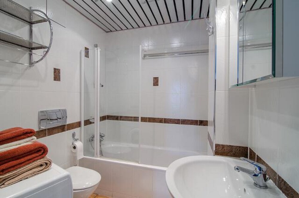 Duplex, 2 Bedrooms () - Bathroom