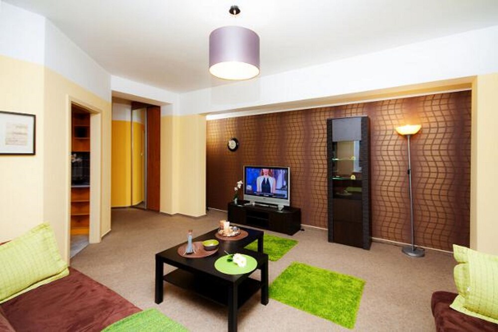 Apartment, 2 Bedrooms, Kitchenette () - Living Area
