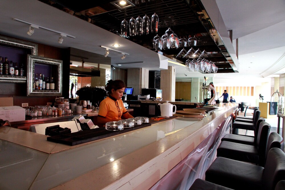 Hotel Bar