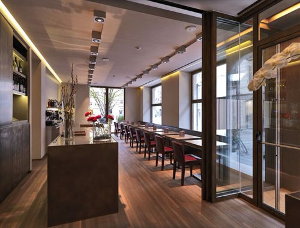 Hotel Bar