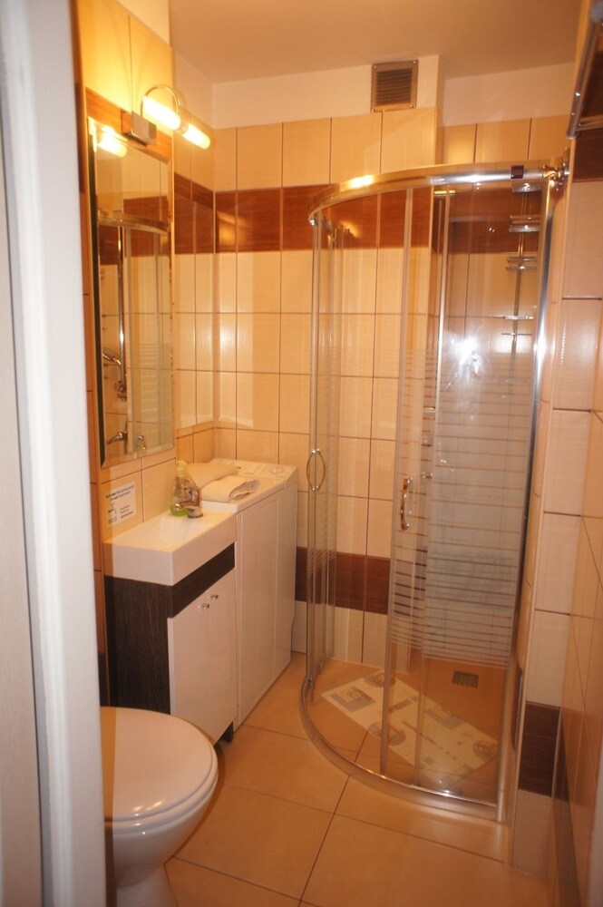 Studio - Bathroom Shower