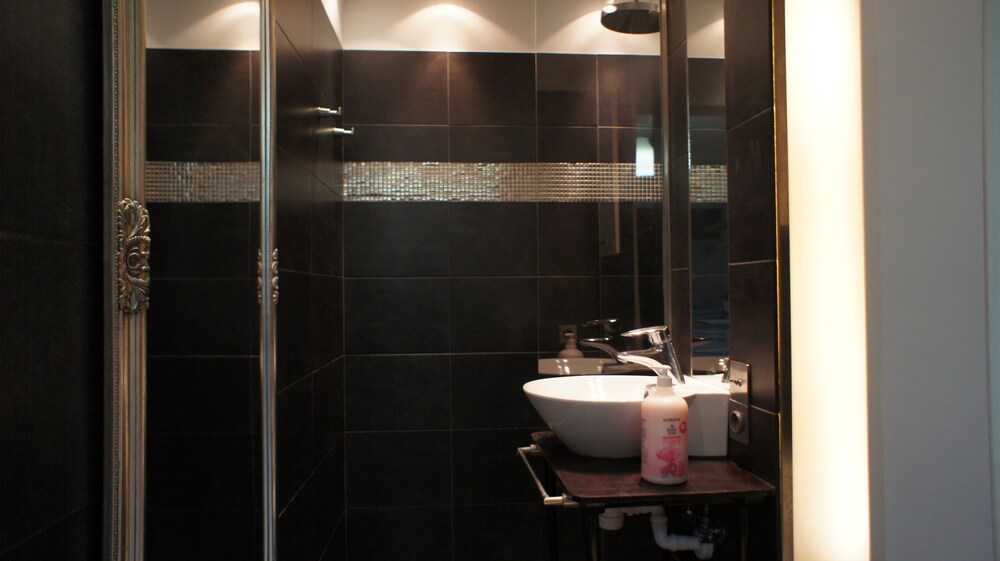 Deluxe Apartment - Bathroom