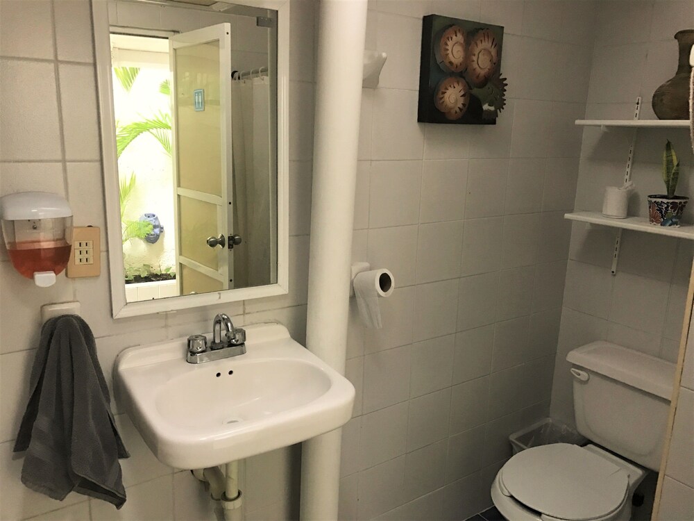 Private Twin Bedroom, Shared Bathroom - Bathroom
