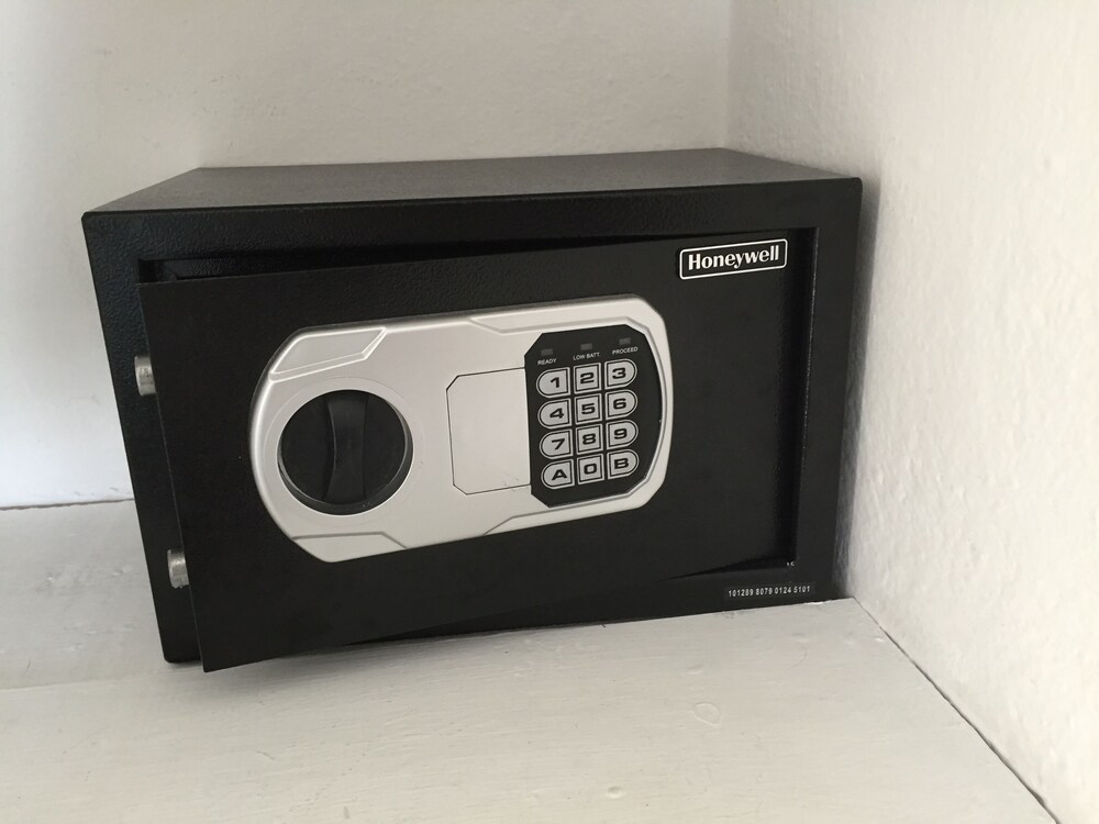 Studio - In-Room Safe