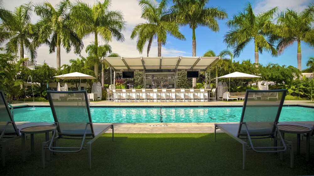 Poolside Bar