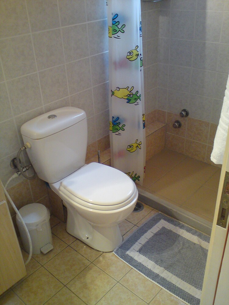 Studio - Bathroom