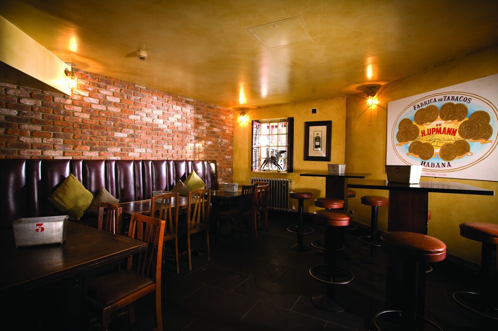 Hotel Bar