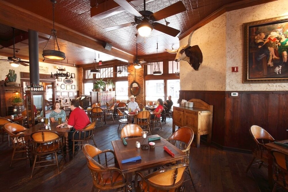 Hotel Bar