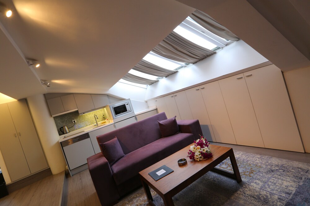 Deluxe Duplex, Kitchenette (Penthouse) - Living Area