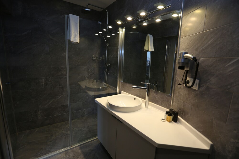 Deluxe Duplex, Kitchenette (Penthouse) - Bathroom