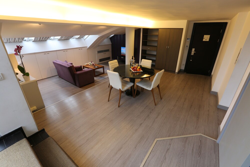 Deluxe Duplex, Kitchenette (Penthouse) - Living Area