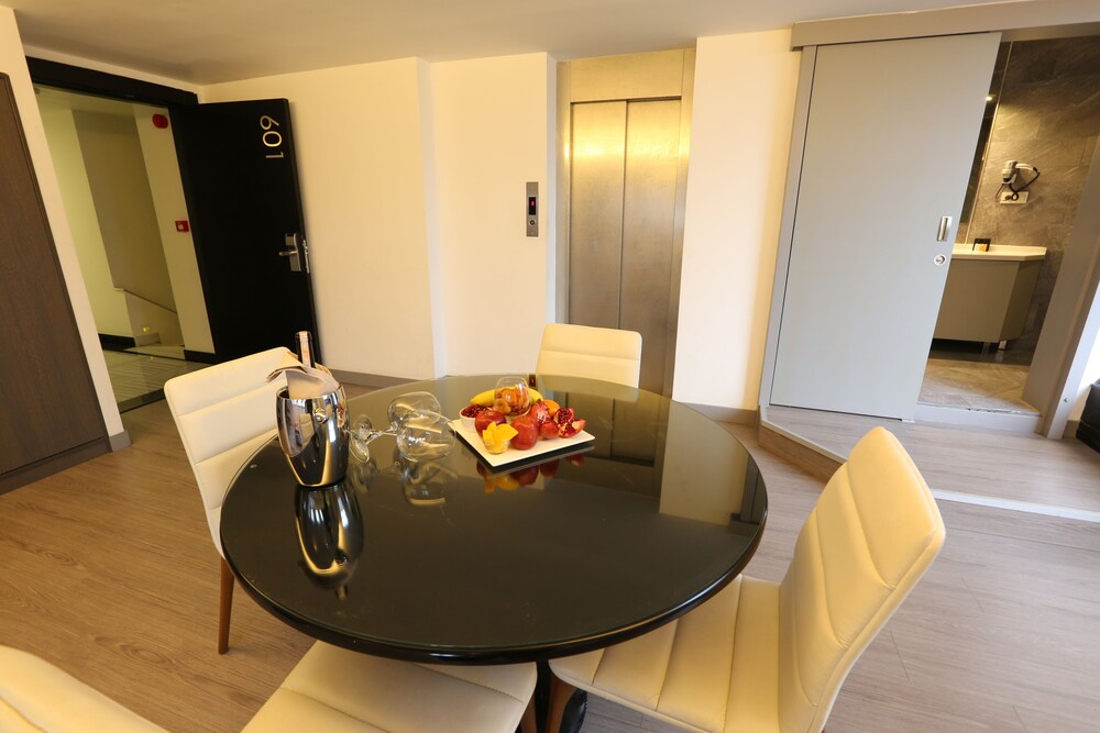 Deluxe Duplex, Kitchenette (Penthouse) - In-Room Dining