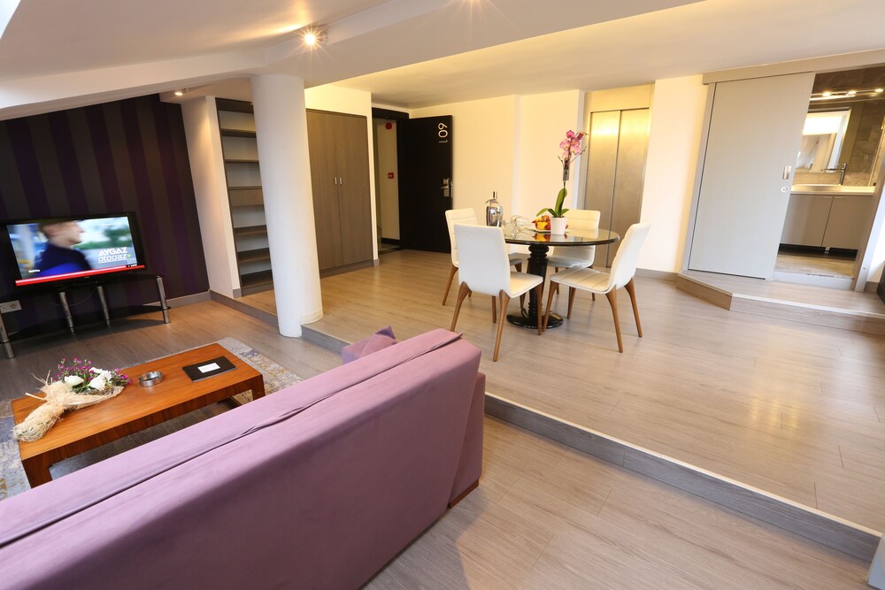 Deluxe Duplex, Kitchenette (Penthouse) - Living Area