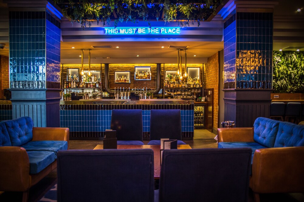 Hotel Bar