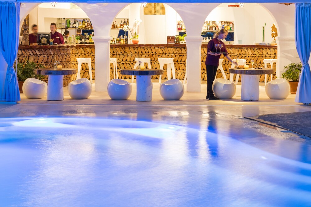 Poolside Bar