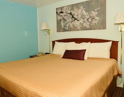 Esquire Inn