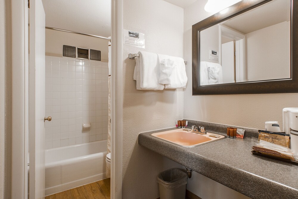 Bathroom sink, Coyote Mountain Lodge