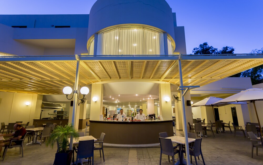 Bar a bordo piscina