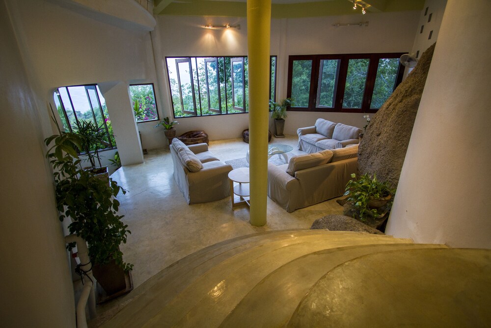 พื้นที่นั่งเล่น (Design Studio Suite, 1 Bedroom, Sea View, Sea Facing (No swimming pool Access) )