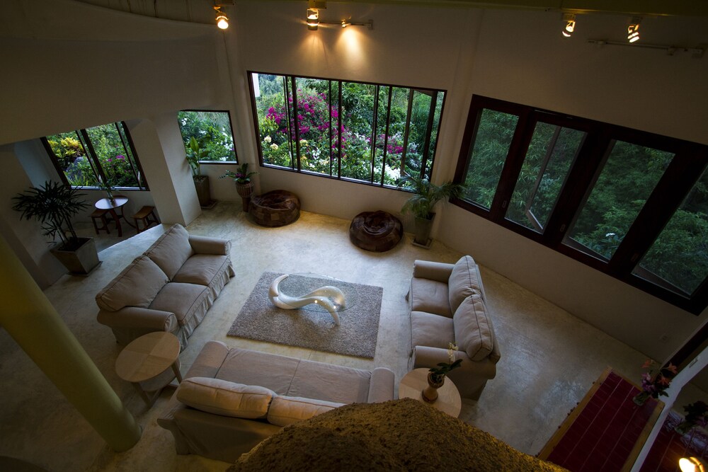พื้นที่นั่งเล่น (Design Studio Suite, 1 Bedroom, Sea View, Sea Facing (No swimming pool Access) )