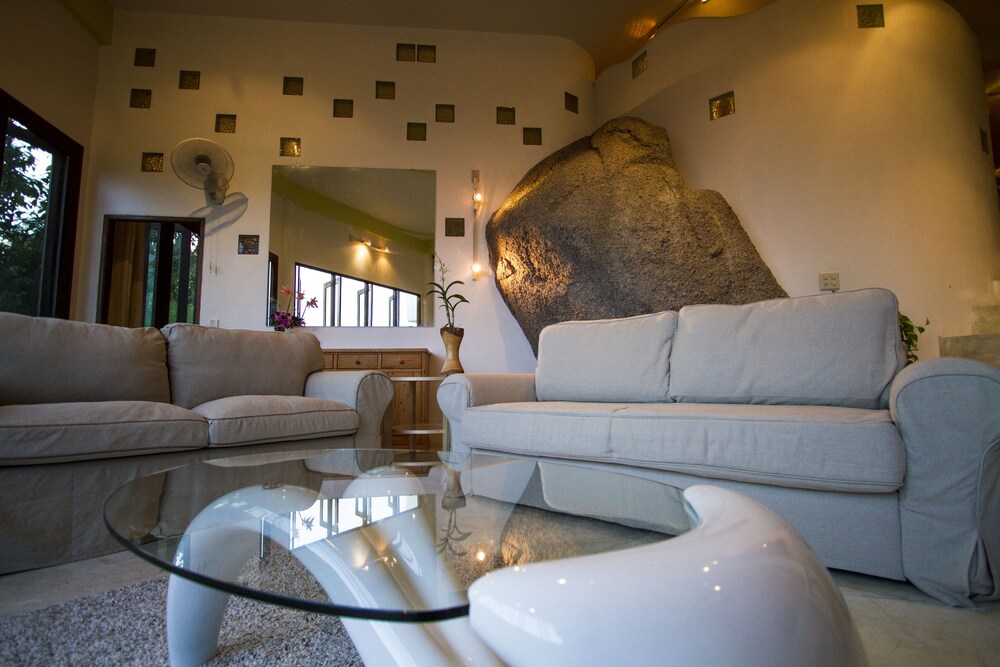 ห้องนั่งเล่น (Design Studio Suite, 1 Bedroom, Sea View, Sea Facing (No swimming pool Access) )