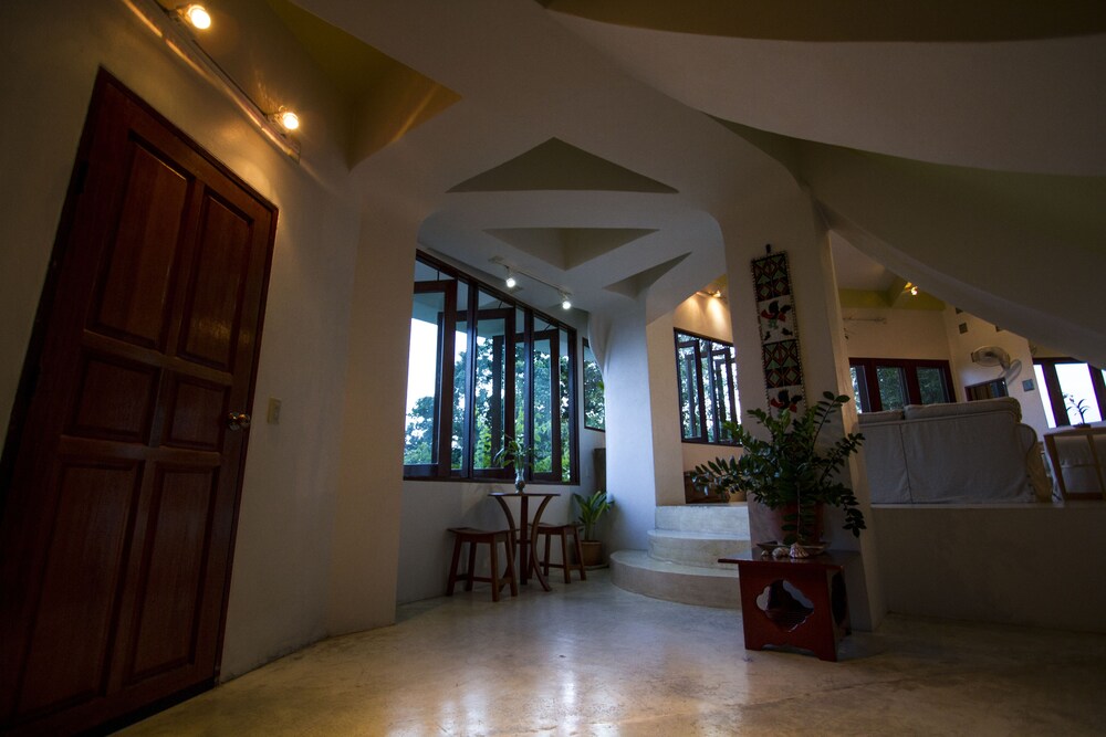 พื้นที่นั่งเล่น (Design Studio Suite, 1 Bedroom, Sea View, Sea Facing (No swimming pool Access) )