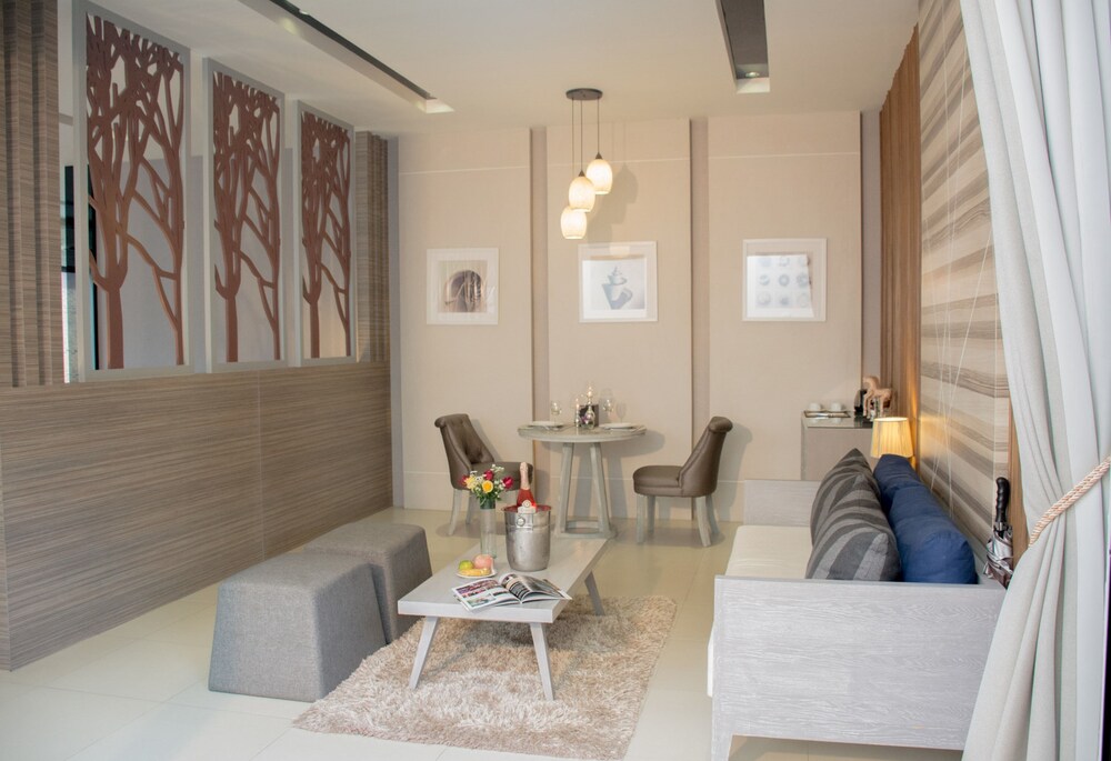 Honey Moon Spa & Suite Pool Villa - Living Room