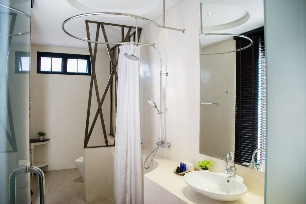 Honey Moon Spa & Suite Pool Villa - Bathroom Amenities