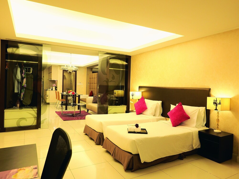 Suite, 1 Bedroom - Living Room