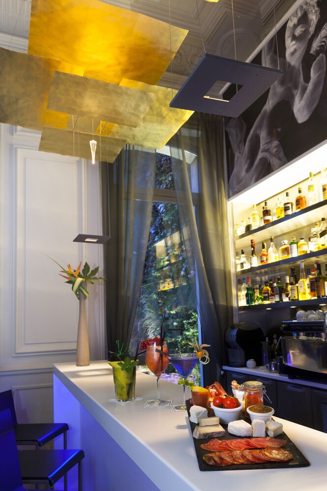 Hotel Lounge