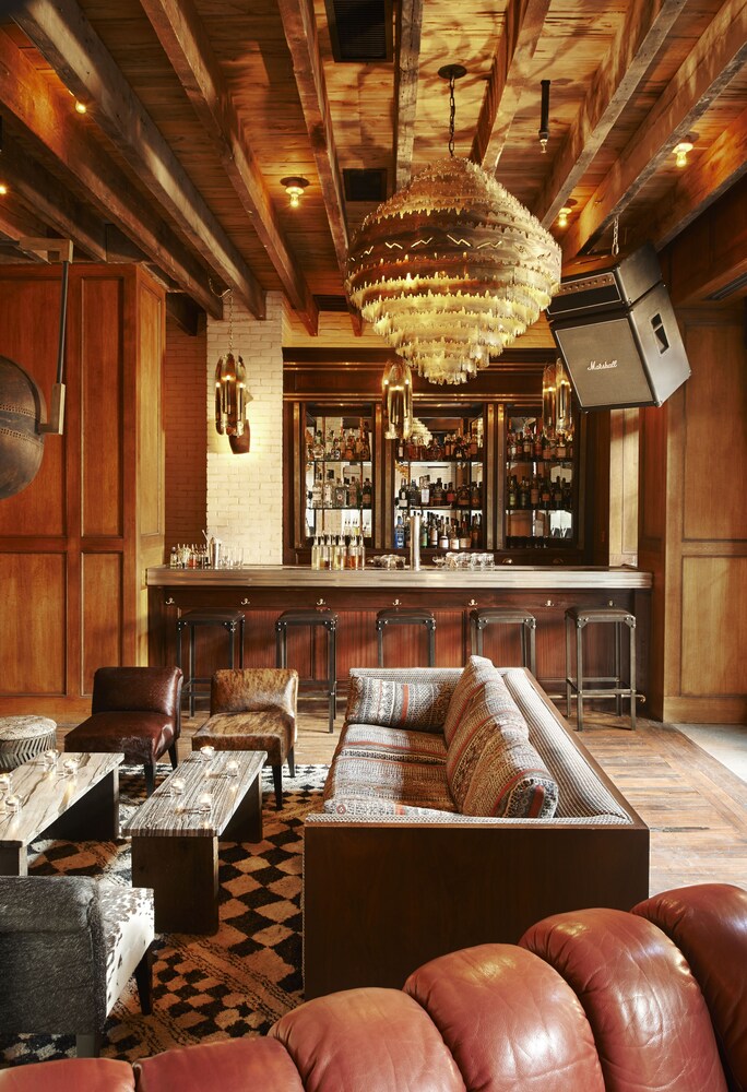 Hotel Bar
