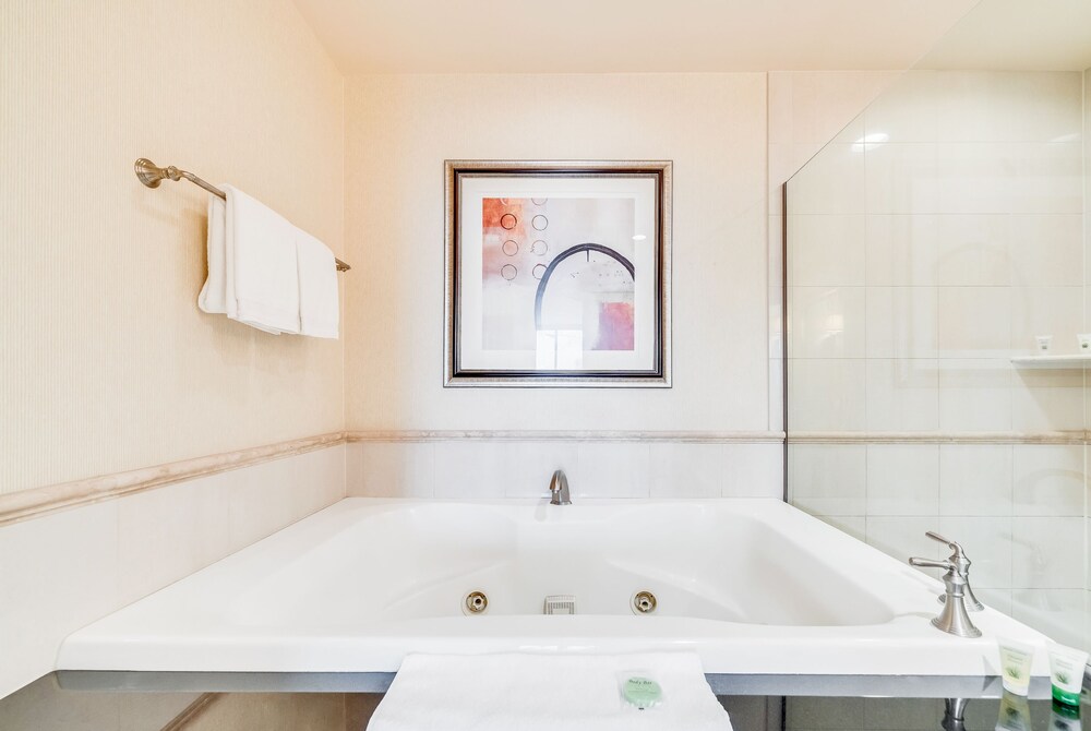 Signature Junior Suite - Bathroom