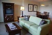 2 Bedroom Condo, Full Kitchen, Balcony
