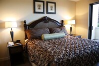 2 Bedroom Condo, Gulf View, Full Kitchen, Balcony