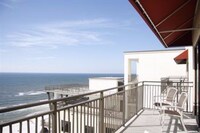 3 Bedroom Condo, Gulf View, Full Kitchen, Balcony