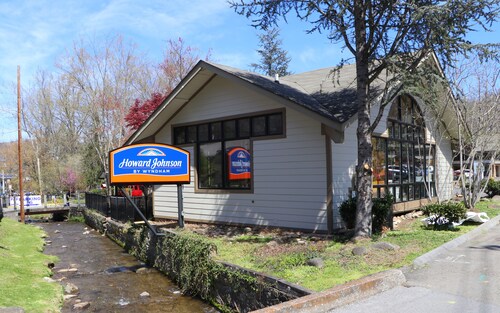 Howard Johnson by Wyndham Downtown Gatlinburg