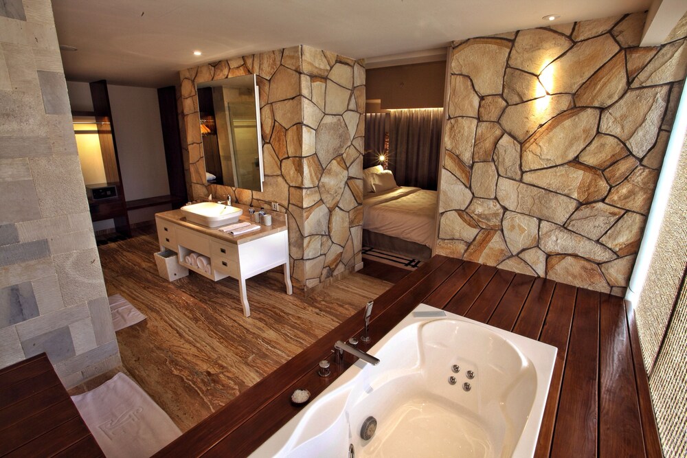 Jetted Tub