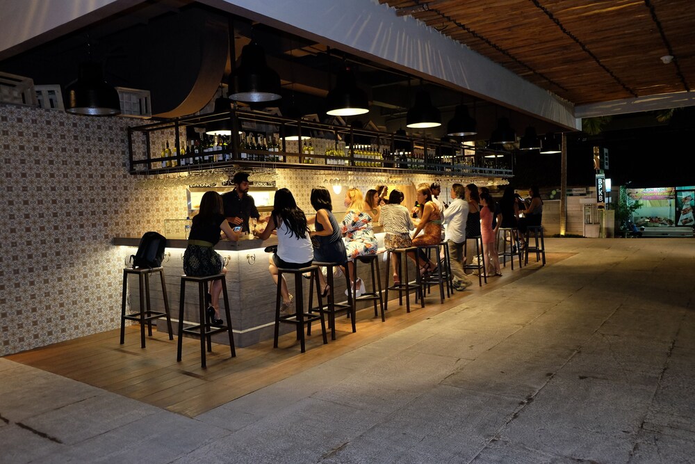 Hotel Bar