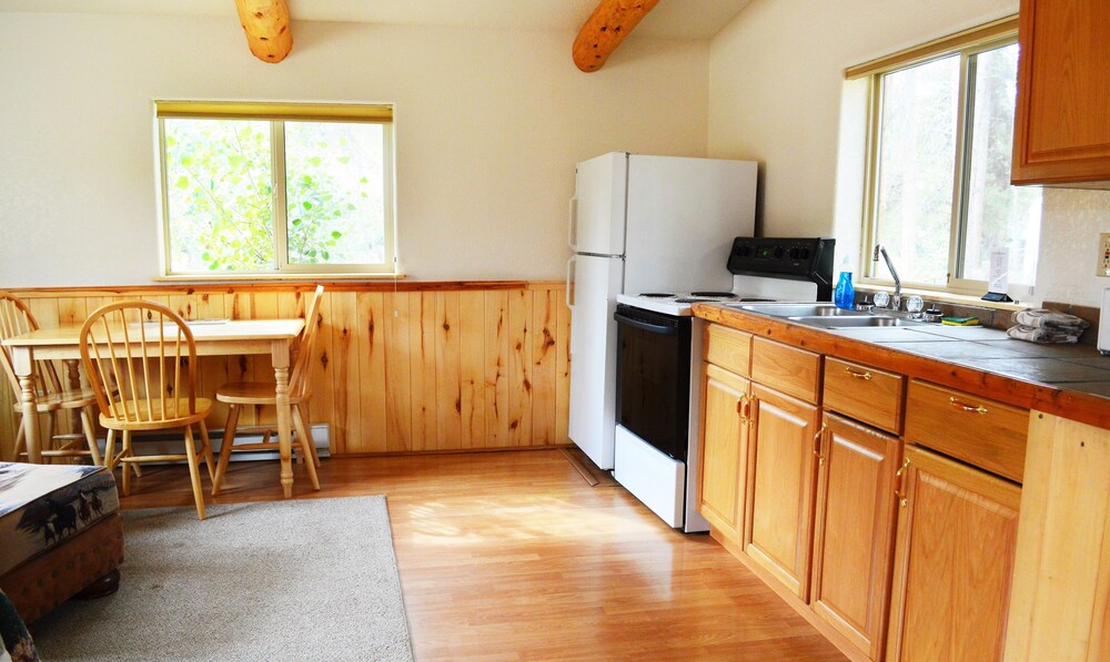 객실 내 주방 (캐빈, 침실 1개 (Ponderosa Pine Cabin))