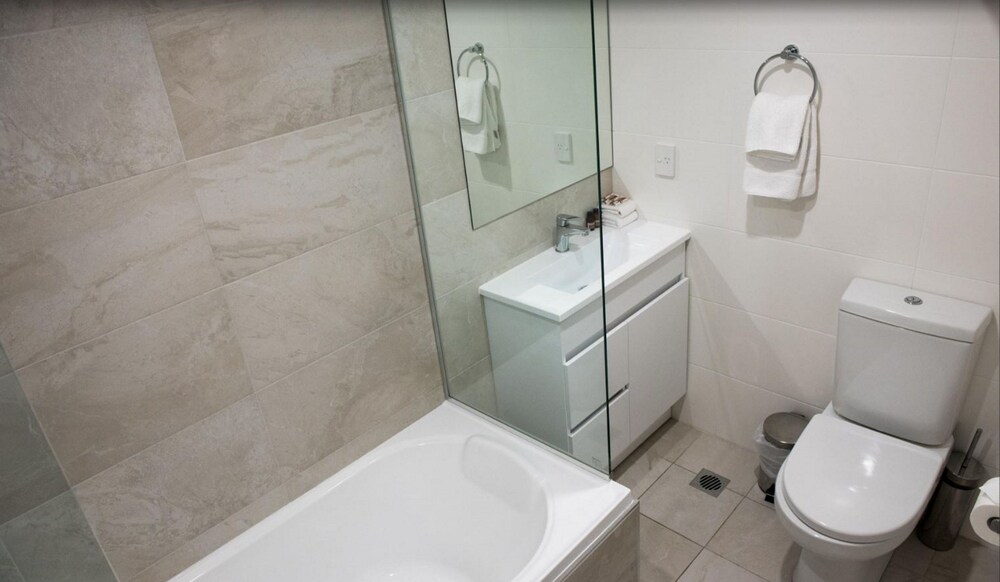 Treetop House Deluxe - Bathroom