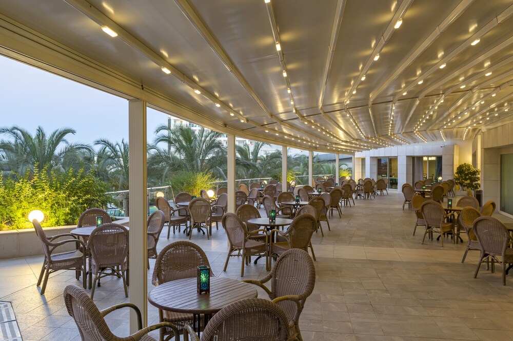 Outdoor dining, Royal Wings Hotel - All Inclusive