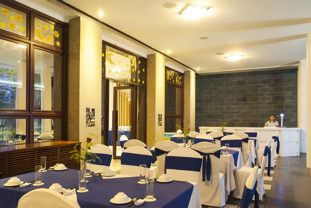 Hotel Lounge