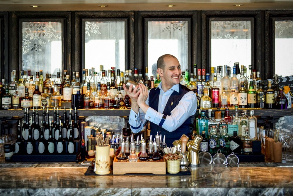 Hotel Bar