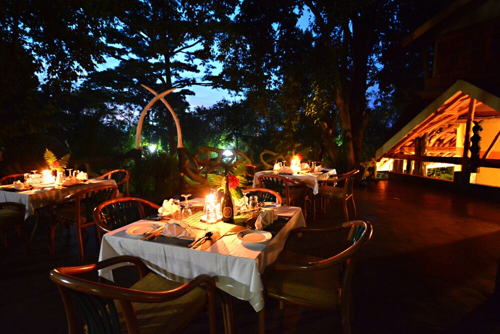 Couples Dining