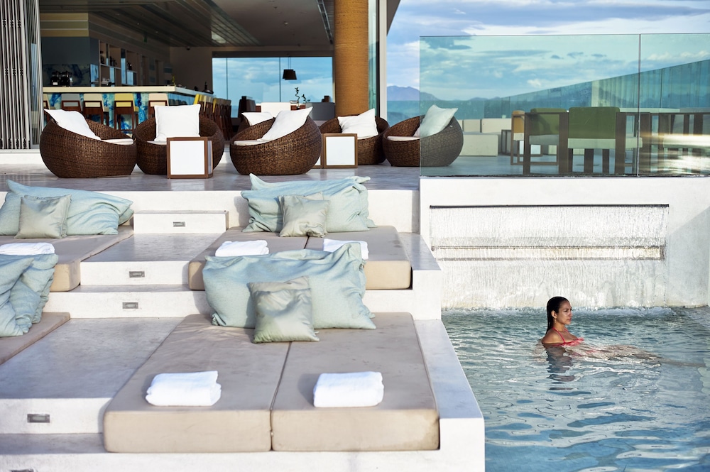 Poolside Bar