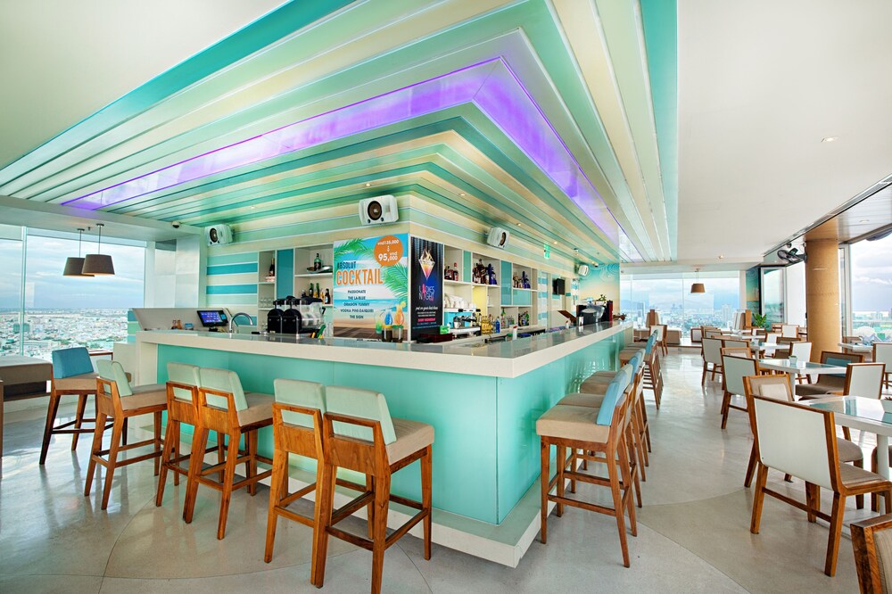 Poolside Bar