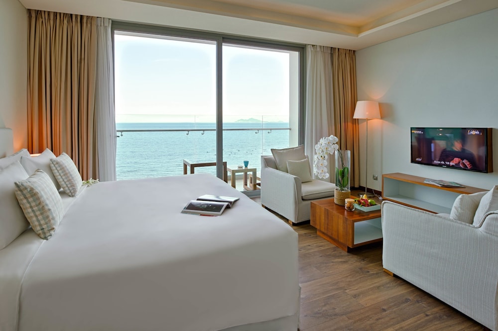Light Plus Ocean View Balcony - Guestroom