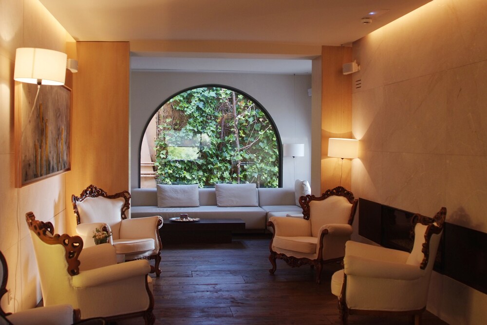 Hotel Lounge